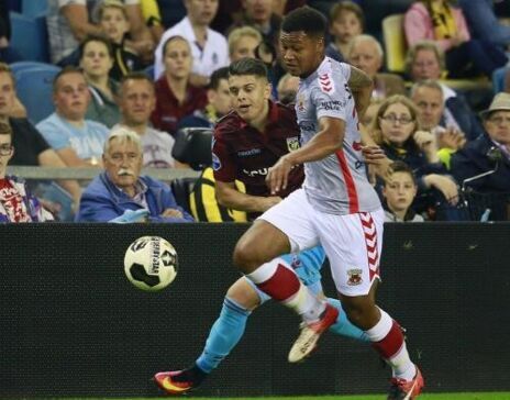 两队交锋 两队交锋