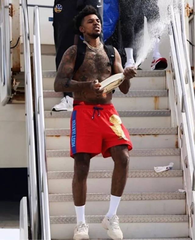 在连赢时更 在连赢时更